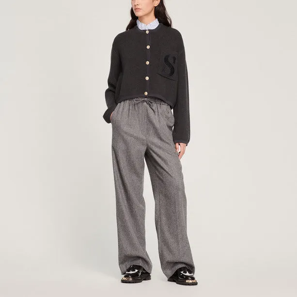 Cardigan en maille à poche brodée